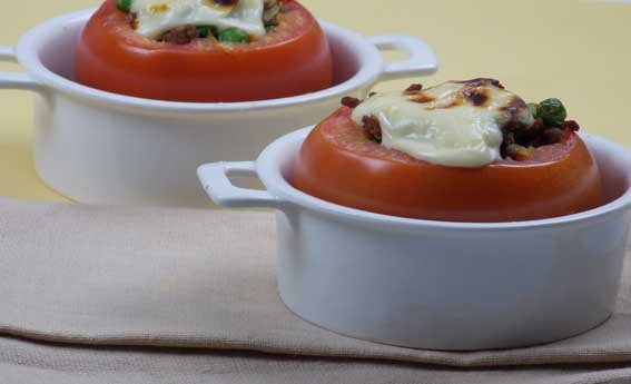 foto da receita Tomate recheado com carne moída cremosa