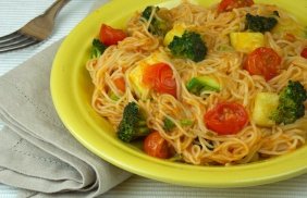 foto da receita Macarrão cabelo de anjo com vegetais