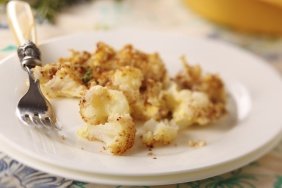 foto da receita Couve flor com molho de iogurte e castanhas