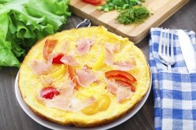 foto da receita Omelete com queijo minas  e peito de peru