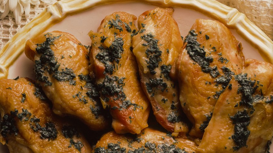 foto da receita Frango assado com molho de salsinha e limão