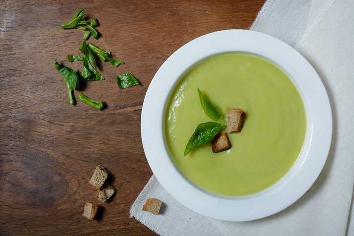 foto da receita Sopa fria de abacate com hortelã