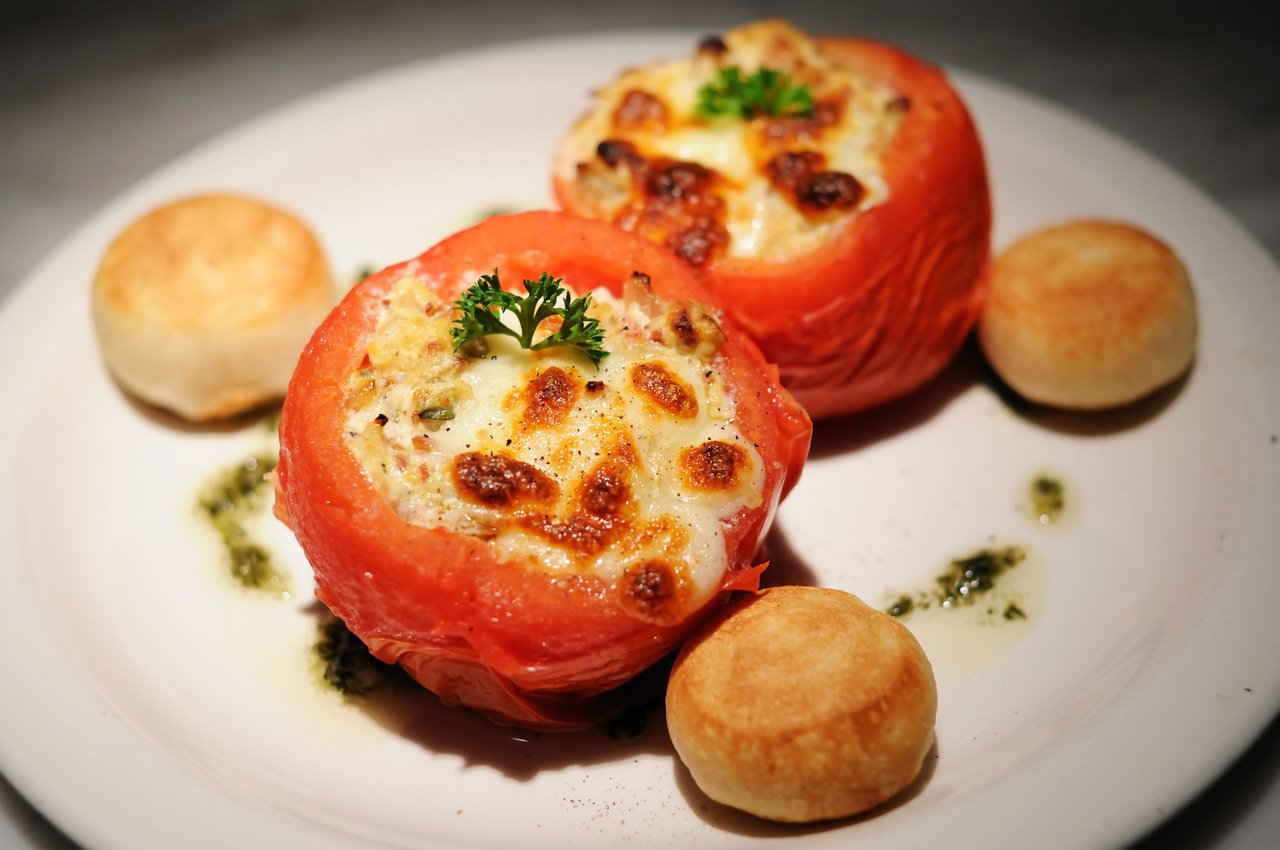 foto da receita Tomate recheado com frango e mussarela 