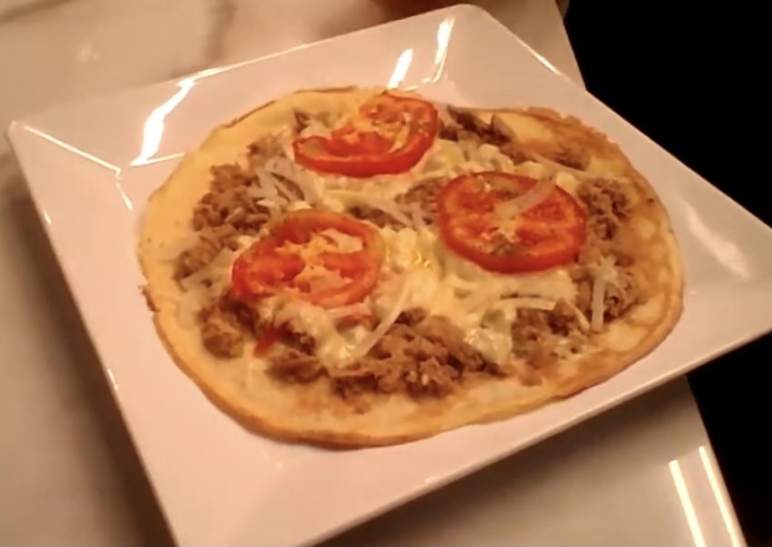 foto da receita Pizza low carb de atum 