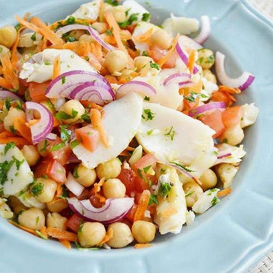 foto da receita Salada de grão de bico com tilápia